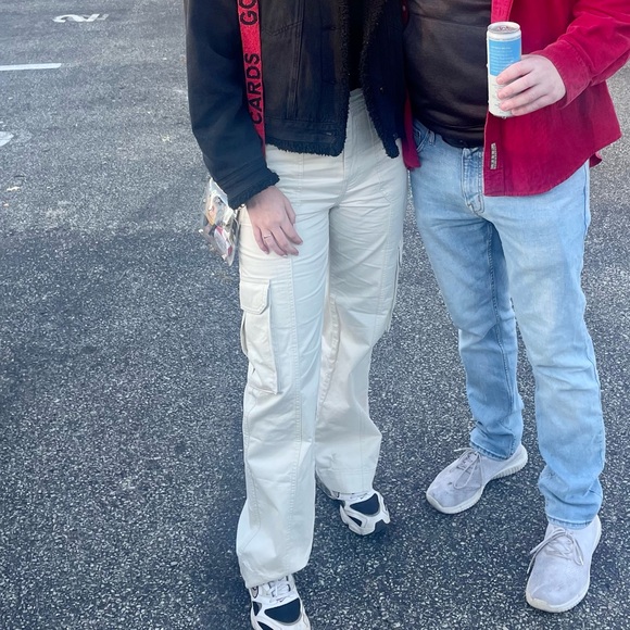 Abercrombie and Fitch Relaxed Cargo pant - Picture 2 of 4